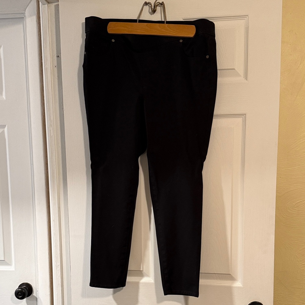 Gloria Vanderbilt Avery Black Pants